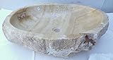 Fantástico lavabo de ónix de color crema muy transparente, fabricado completamente a mano, pulido en el interior y dejado en bruto en el exterior, de un diseño original y cada objeto es único e irrepetible, apto tanto para interior como exterior, de fácil limpieza, 60 x 40 x 15 cm. Aproximadamente el lavabo se enviará gratis ( solo Italia ) con mensajería expreso y el envío estará asegurado y dentro de una caja de madera dedicada a cada fregadero