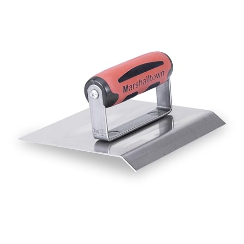 Réalisez vos allées de jardin en béton avec le fer à border Marshalltown Durasoft 15,2 cm - 2