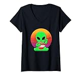 donna retro tramonto carino alien mascotte mangiare giapponese ramen noodle maglietta con collo a v
