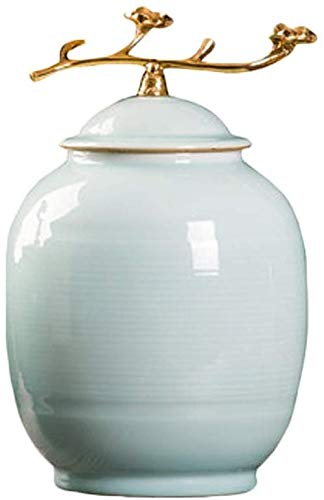 Vase antique en céramique : sublimez enfin votre armoire à vin