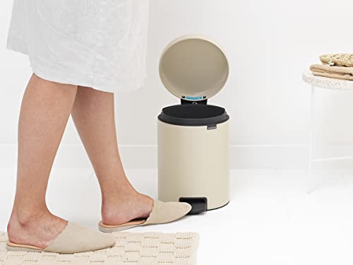 Caneca de basura Brabantia New Icon Step 1.3 gal Beige miniatura 5