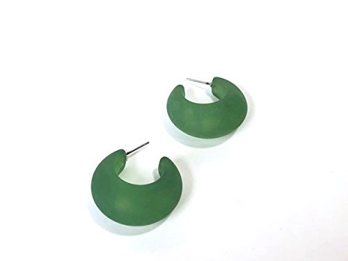 Sea Glass Green Hoop Earrings | vintage frosted lucite snail shell hoops - SNL-GR-32