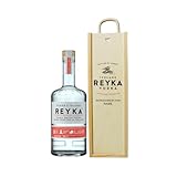 Personalised Reyka Vodka in Wooden Box Gift Set – Icelandic Small Batch Vodka 70cl – Gift Set for Men or Women – Personalised Keepsake Box – Premium Alcohol Present for Birthdays