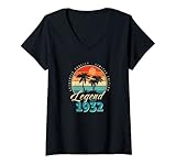 Photo Gallery donna legend since 1932 retro sunset compleanno maglietta con collo a v Photo Gallery donna legend since 1932 retro sunset compleanno maglietta con collo a v