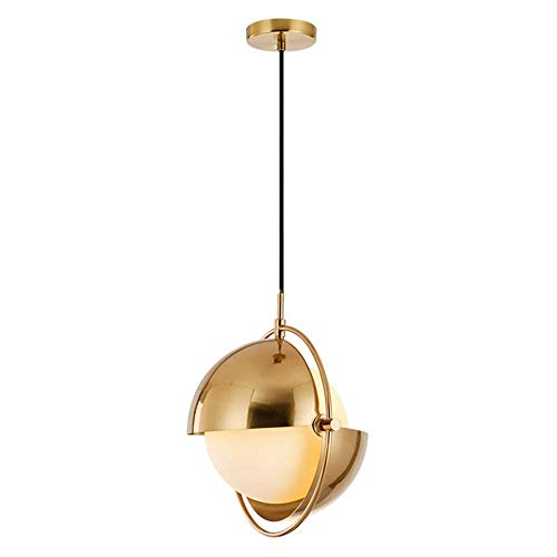 Lustre suspension en métal noir contre l'éclairage agressif du salon