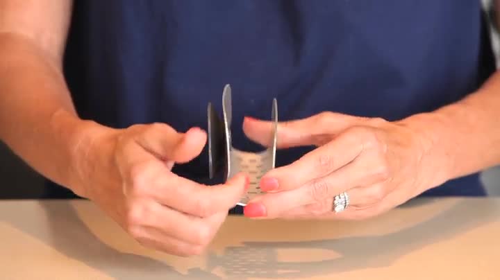 OXO Porte-Éponge à Ventouse - Support Évier Cuisine Avec Drainage Et Support Amovible