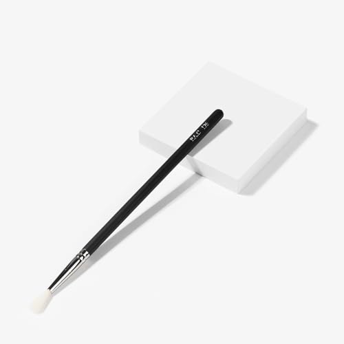 Image of PAC Eyeshadow Blending Brush 126