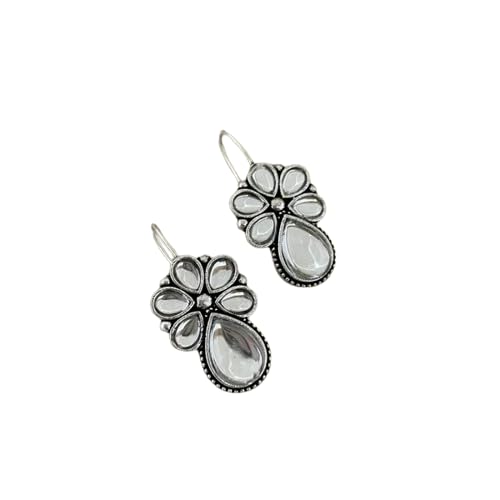 Elegant Flower Model Earrings with Sparkling Accents – Chic and Feminine Design for a Stylish Look Elegant Flower Model Earrings with Sparkling Accents – Chic and Feminine Design for a Stylish Look