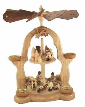 Pyramide de Noël en bois ajouré 40cm pour illuminer votre table de fête en hiver