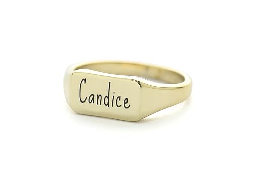 Bague de nom gravée contre les cadeaux impersonnels d'anniversaire