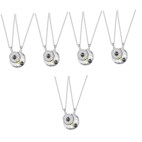 Collier projection couple soleil et lune pour exprimer votre amour unique