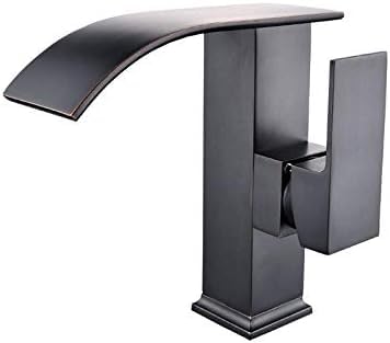 Robinet d'évier noir brossé mitigeur cascade pour une cuisine moderne et chaleureuse