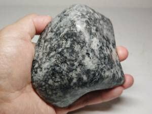 コレクション品❣️新入荷❣️天然A貨翡翠　原石刻み精巧なエゾシカ　鑑定書付き コレクション品❣️新入荷❣️天然A貨翡翠 原石刻み精巧な