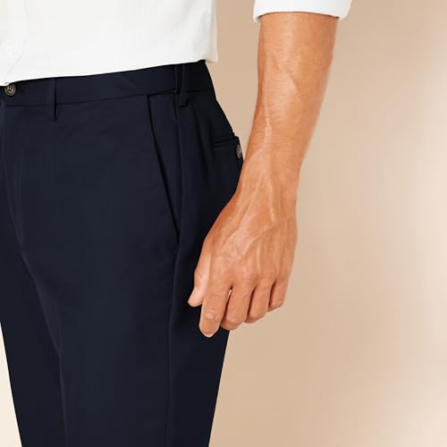 Amazon Essentials Men's Classic Fit Expandable-Waist Flat-Front Dress  Trousers, Dark Grey, 28W / 30L : Amazon.in: Clothing & Accessories