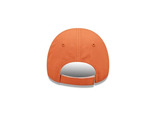 Casquette New Era NY Yankees orange protégeant la tête de bébé