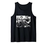Rivivi alcuni dei momenti più suggestivi della musica, del cinema e della storia sportiva con la nostra gamma di abbigliamento Iconic Photo Moments! Tutte le immagini sono copyright e proprietà della Mirrorpix Photographic Library.