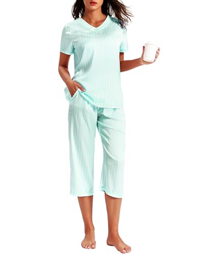 Pyjama en satin femme élégant avec pantalon capri et haut fluide pour des nuits raffinées