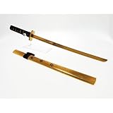 FODERO INCLUSO: Completo di fodero in legno laccato naturale con caratteri decorativi, dotato di cinghia in tessuto per un trasporto e una conservazione sicuri