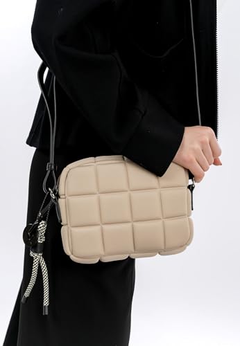 Sac crossbody Jancy beige par Suri Frey, la solution pour s'encombrer moins - 3
