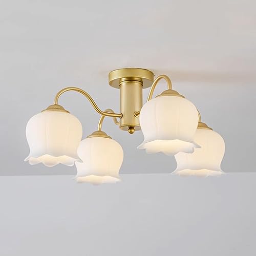 Plafonnier doré vintage en verre dépoli pour illuminer un salon cosy