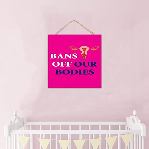 Letrero de madera Bans Off Our Bodies para colgar en estantes 7