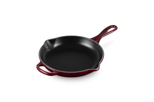 LE CREUSET Signature Gusseisen Brat- und Servierpfanne, Rund, Ø 23 cm, Für alle Herdarten inkl; induktion geeignet, 1,93 kg, Garnet, 20182239490422