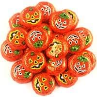 Vista 3 de Scott's Cakes - Hojas de chocolate con leche sólidas envueltas en papel de aluminio en un recipiente de plástico de 1 libra