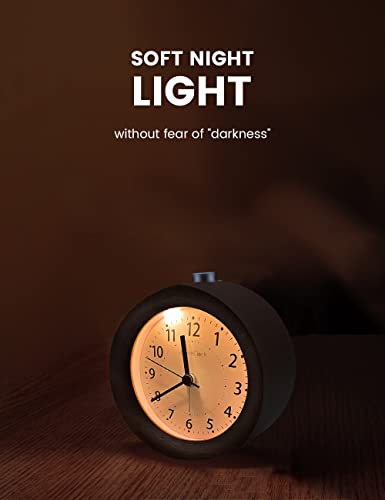 aboveClock Wooden Alarm Clock Bedside, No Ticking Bedside Clock with Snooze and Night Light Function, Analogue Clock Battery Powered for Bedroom, Home, Kitchen, Travel, Brown