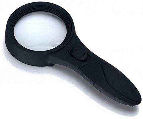 Loupe à main levée pour lecture de journaux et de cartes confort visuel des seniors