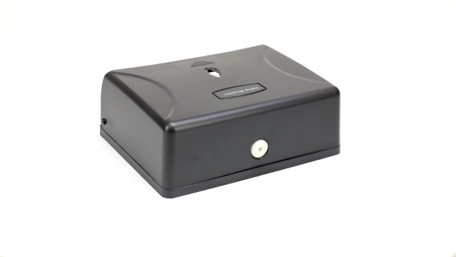 Mind Reader Paper Towel Dispenser, Tri-Fold Towel Holder, Restroom, Wall Mount, Bathroom, 10.25"L x 3.75"W x 8"H, Black