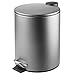 mDesign Bidone spazzatura rotondo con volume di 5 L – Perfetto come contenitore raccolta differenziata per il bagno, la cucina o l'ufficio – Pattumiera a pedale in metallo e plastica – grigio scuro