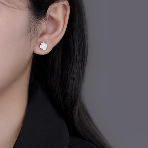Reffeer Solid 925 Sterling Silver Tiny Clover Earrings Stud for Women Teens Leaf Stud Earrings Hypoallergenic2