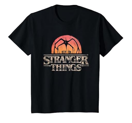Stranger Things Sunset Logo Camiseta, Niños, Negro, 12 años | Ya disponible en tu tienda friki favorita! En mundofriki.es! Stranger Things Sunset Logo Camiseta, Niños, Negro, 12 años | Ya disponible en tu tienda friki favorita! En mundofriki.es!