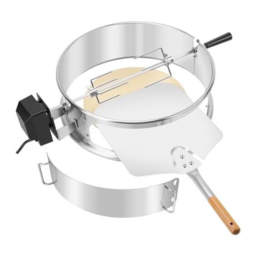 Navaris Cordierit Pizzastein XXL für Backofen Grill - Ø35cm Pizza Stein groß für Ofen Brot Backen Flammkuchen - Gasgrill Herd Steinplatte inkl. Rezeptbuch 7 Onlyfire Edelstahl PizzaRing Kit mit Drehspieß, Komplettpaket Pizzaofen Umbausatz (incl. Pizzastein, Pizza Schaufel) und Rotisserie Grillspieß für Weber 47 cm Kugelgrill und viele andere Modelle.
