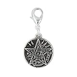 Este colgantito es uno de esos amuletos de la suerte y protección, al igual que la Cruz de Caravaca, el Ojo Turco, la Medalla Milagrosa y otro tipo de medallas religiosas
