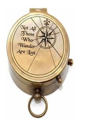 Brújula de bolsillo vintage de latón – Grabada con “Not All Who Wander are Lost” estilo antiguo para aventuras al aire libre, senderismo, camping, viajes y decoración
