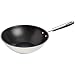Produktbild AmazonBasics - Edelstahl-Wokpfanne, anti-haftend, Induktions-geeignet, 28 cm, mit bequemem Griff