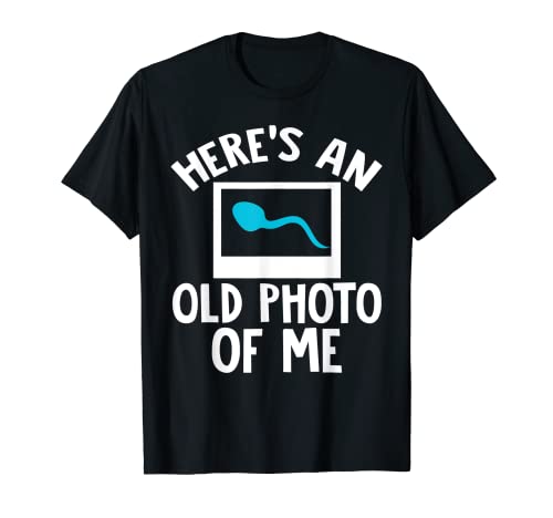 Aquí hay una vieja foto de mí esperma divertido diciendo humor adulto Camiseta