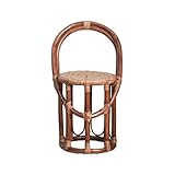 Avec son mélange unique d'éléments de design traditionnels et modernes, cette chaise en rotin apporte une touche classique et moderne à n'importe quelle pièce.