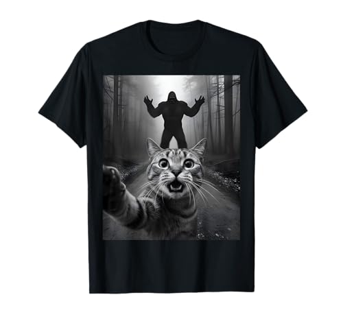 Shocked Tabby Cat Selfie with Bigfoot Funny for Kids Teens Maglietta