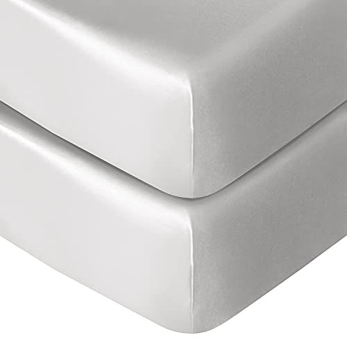 NTBAY Paquete de 2 sábanas de satén ajustadas, súper suaves y sedosas de color sólido para niños pequeños, 61,8 x 52 cm, color gris plateado