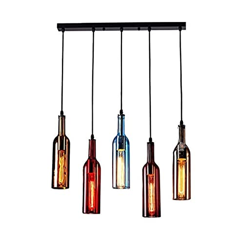 Plafonnier vintage bouteille de vin pour éclairer un îlot de cuisine sombre avec style