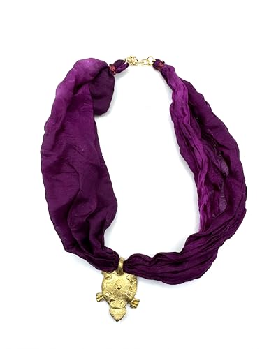 Collier ras du cou en soie et tortue dorée pour vos tenues d'été