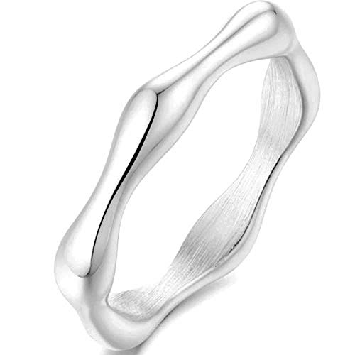 Anillo de acero irregular que no pierde el brillo ni causa alergias en la piel