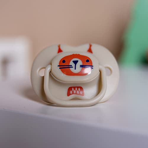 Tommee Tippee Moda Pacifiers, Symmetrical Design, BPA-Free Silicone Binkies, 6-18m, 2-Count, Woodland Friends