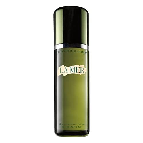 La Mer bottle and texture close-up