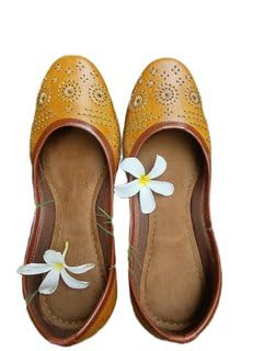 Image of Handcrafted Leather Ethnic Jutti for Women - Traditional & Elegant