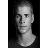 Poster Affiche Liam Hemsworth Acteurs Star Toile Affiche Classique Mur Art Affiche Salon Décor À La Maison 50*70 Cm Sans Cadre
