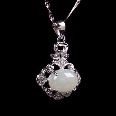 Pendentif en jade blanc Hotan : collier à breloques d'exception - 5