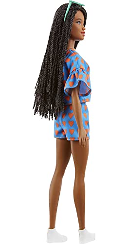 Barbie GRB63 - Fashionistas Puppe (schwarzhaarig) mit Zubehör, im Outfit mit Herz-Muster und Schuhen, für Kinder von 3… – Bild 4